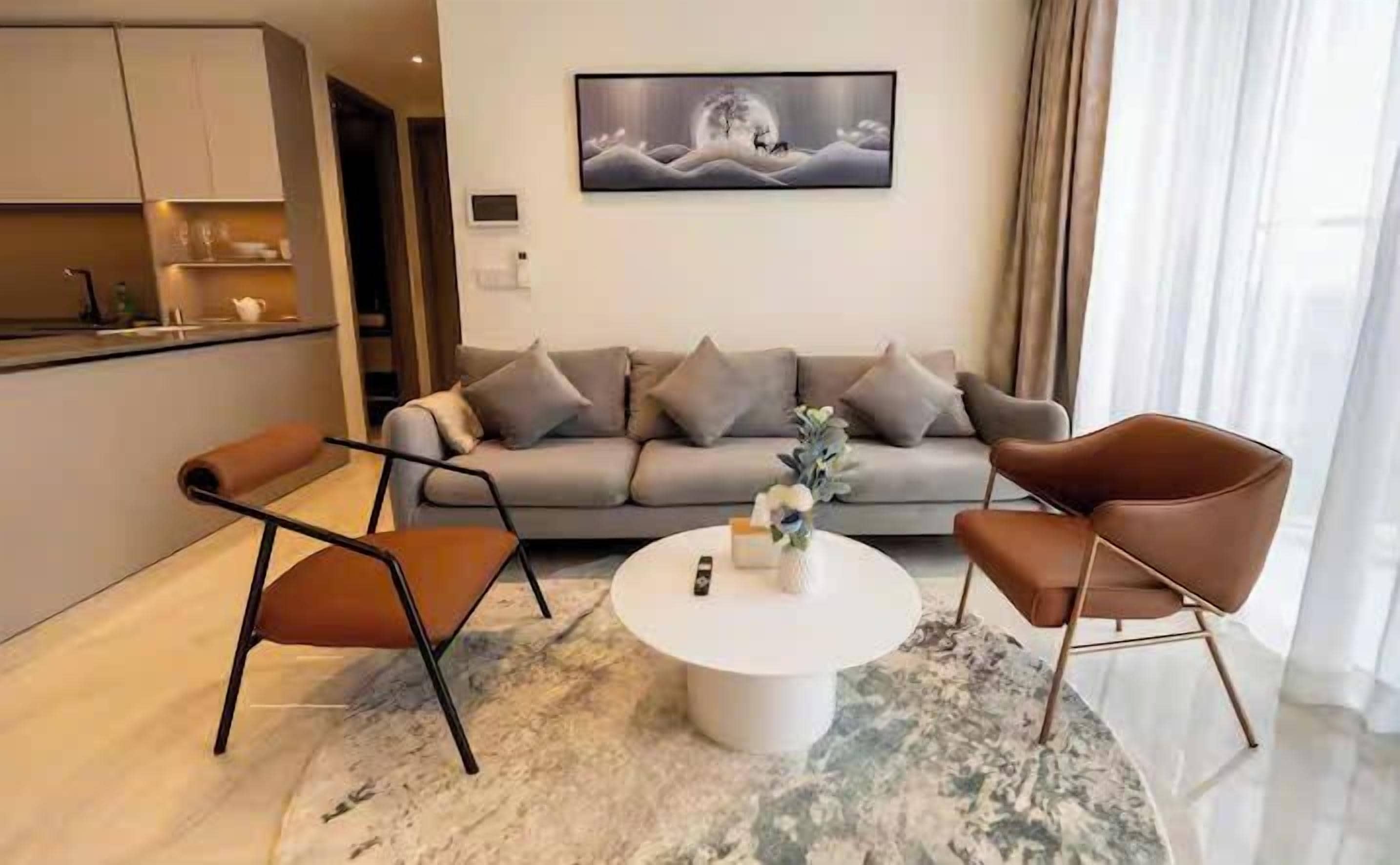 プレジデンシャル スイート 2 ベッドルーム クラブラウンジ利用可 リバービュー | リビング エリア | 65 インチのスマートテレビ (ケーブル放送視聴可)、暖炉、Netflix