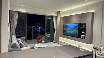 Presidential Suite, 2 Bedrooms, Club lounge access, River View | Living area | 65-inch Smart TV with cable channels, fireplace, Netflix