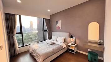 Suite Grand, 1 habitación, con acceso al salón lounge del club, vista al río | Sábanas de algodón egipcio, ropa de cama de alta calidad y edredón