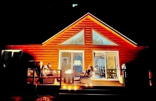 Safe Harbour Vacation Lodge – Riverside Comfort, Kayaks & Outdoor Adventure