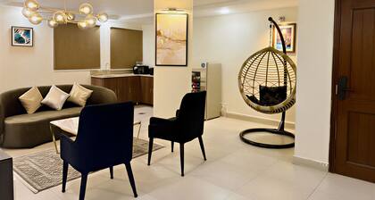 Serene Olive Apt - Self Checkin above Imtiaz Mall Gulberg