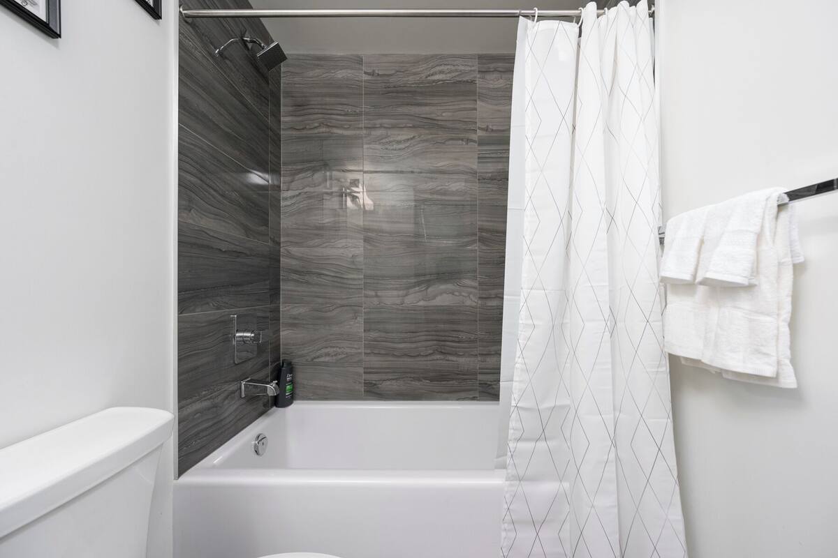 Deluxe Suite, Balcony, City View | Bathroom | Free toiletries, hair dryer, towels, soap