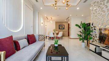 3BR Skyline Panorama Apartment | Living area | Smart TV