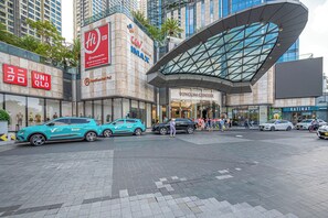 Vista frontal de la propiedad