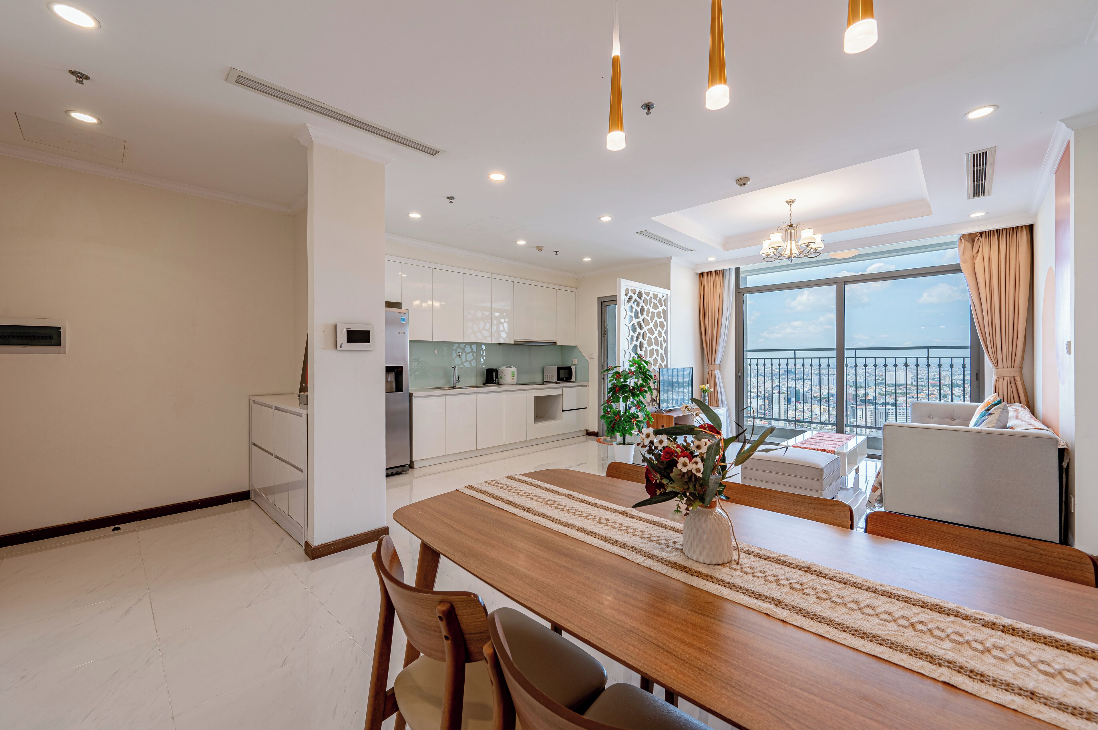 3BR Skyline Panorama Apartment | Khu phòng khách | Smart TV 