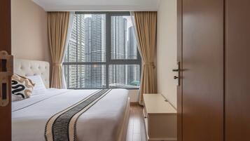 Junior Apartment | Individually decorated, individually furnished, desk, laptop workspace