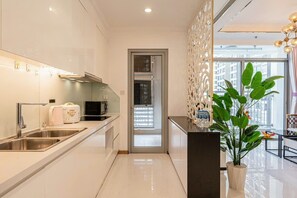 Private kitchen - Horizon Panorama Apartment Vinhomes  (Binh Thanh)