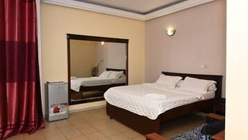 Chambre Double Confort, balcon | Literie de qualité supérieure, Wi-Fi gratuit, draps fournis