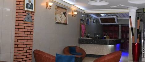 Coin salon dans le hall