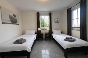 2 bedrooms, iron/ironing board, Internet - Arkonablick EG in the two-family house, first row to the sea. Dogs allowed. (Glowe)