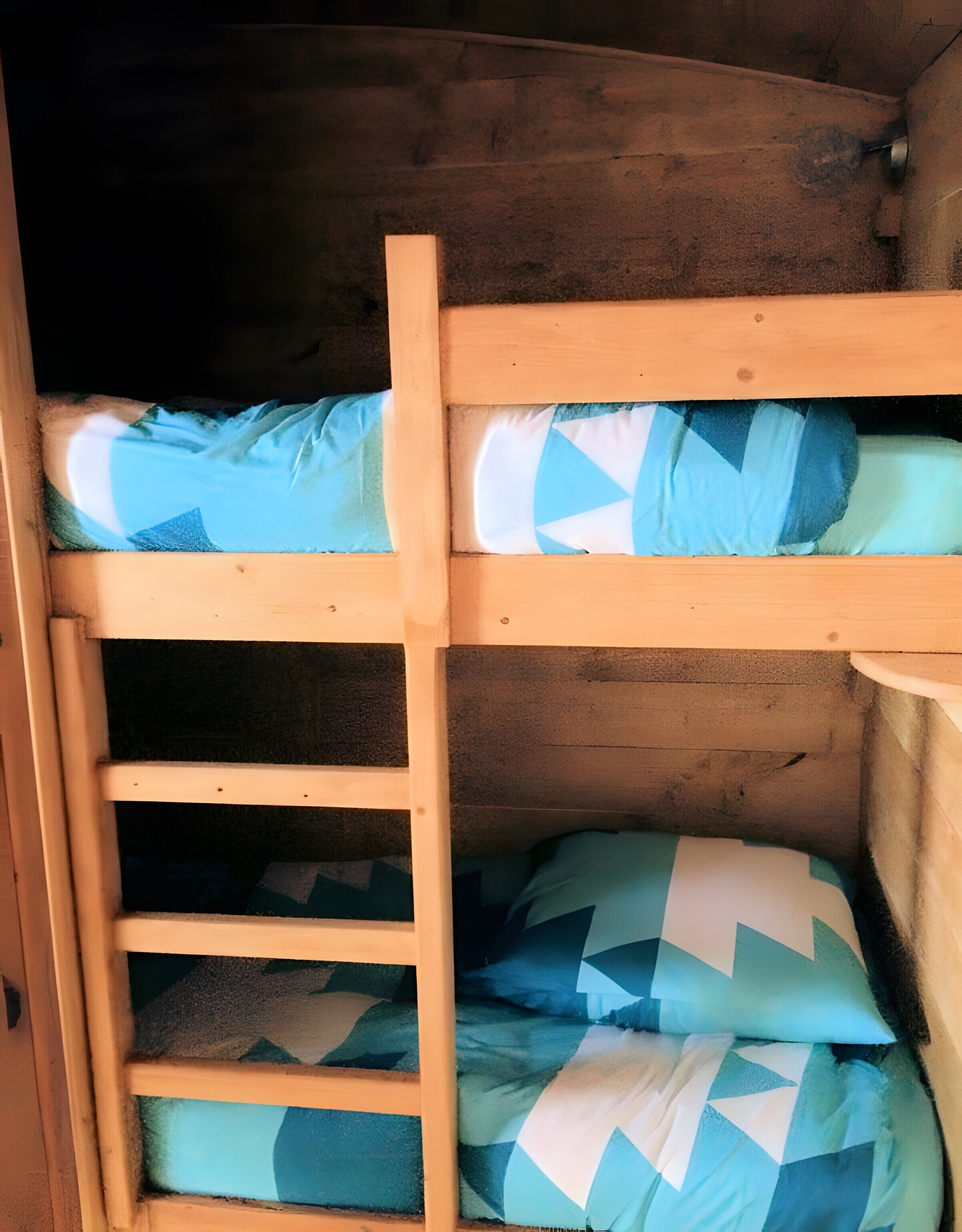 1 bedroom, bed sheets