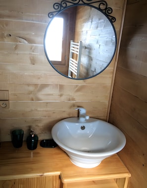 Douche, serviettes fournies