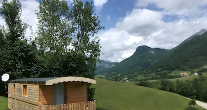 La roulotte d'Heïdi, vue sur la vallée et les montagnes