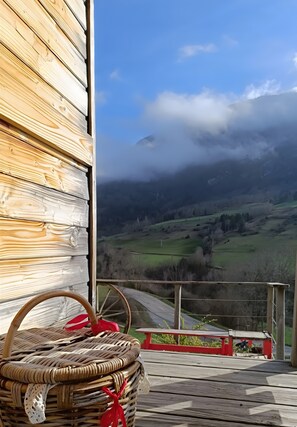 Property grounds - Heidi's Caravan: Valley and Mountain Views (La Thuile)