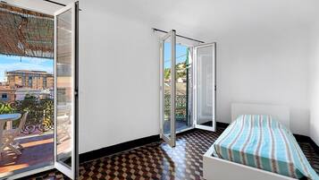 2 habitaciones, tabla de planchar con plancha, wifi y ropa de cama