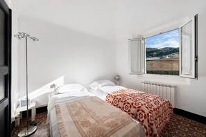 3 soverom, strykejern/-brett, wi-fi og sengetøy