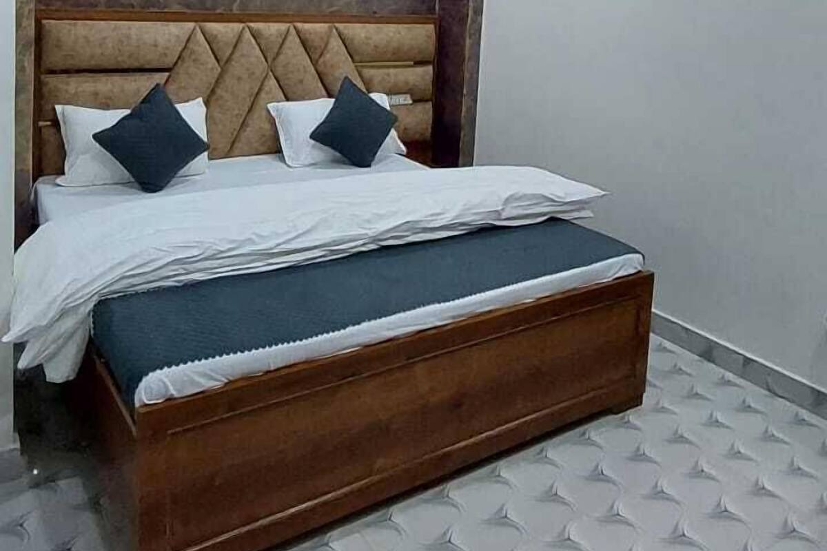 مكتب ومكواة/لوح كي وواي فاي مجانًا