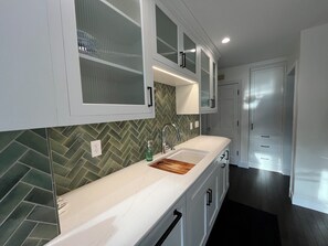 Private kitchen - CAROLEWOOD: NEW LISTING FOR 2026!
Charming 4 bedroom, lake adjacent private home (Green Lake)