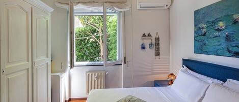 Apartment, 2 Bedrooms | Iron/ironing board