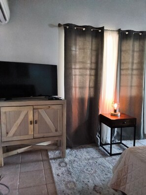 1 habitación, tabla de planchar con plancha, wifi y ropa de cama 