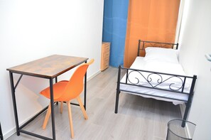 Skrivebord, arbejdsområde til bærbare computere, mørklægningsgardiner