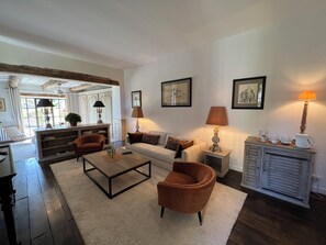 Family Suite, Patio, Garden View | Minibar, in-room safe, free WiFi - Villa Hautvallon (Gordes)