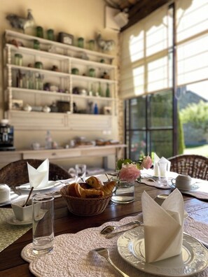 Free daily continental breakfast