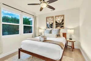 3 bedrooms, iron/ironing board, WiFi, bed sheets - 3BR with Hot Tub, Sunset Deck, AC, Luxury Dining (San Diego)