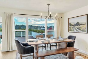 Dining - 3BR with Hot Tub, Sunset Deck, AC, Luxury Dining (San Diego)