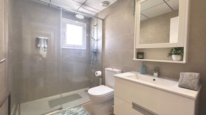 Shower, hair dryer, towels, soap - Dunas Beach Penthouse (Torrox)