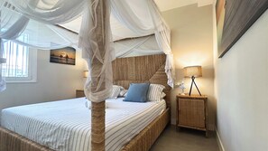 4 bedrooms, iron/ironing board, WiFi, bed sheets - Dunas Beach Penthouse (Torrox)
