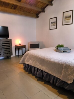 1 bedroom, iron/ironing board, free WiFi, bed sheets