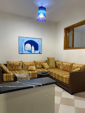 TV - BEN HOUSE-Perfect 4-bedroom apartment in charming Chefchaouen for your stay (Chefchaouen)