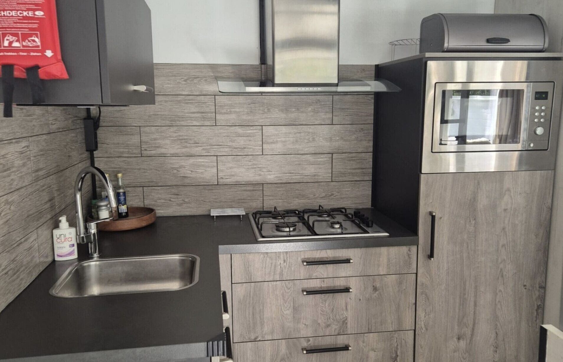 Frigorifero, microonde, forno, macchina per tè/caffè