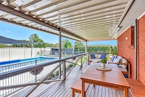 Outdoor dining - Helena Grand Estate Hunter Valley (Ellalong)