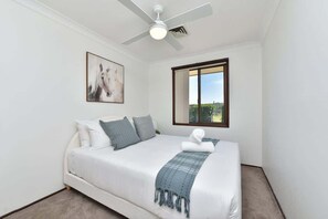 5 bedrooms, iron/ironing board, free WiFi - Helena Grand Estate Hunter Valley (Ellalong)