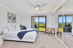 5 bedrooms, iron/ironing board, WiFi (free) - Helena Grand Estate Hunter Valley (Ellalong)