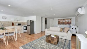 Living area - Helena Grand Estate Hunter Valley (Ellalong)