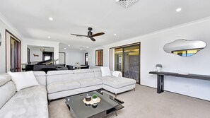 Interior - Helena Grand Estate Hunter Valley (Ellalong)