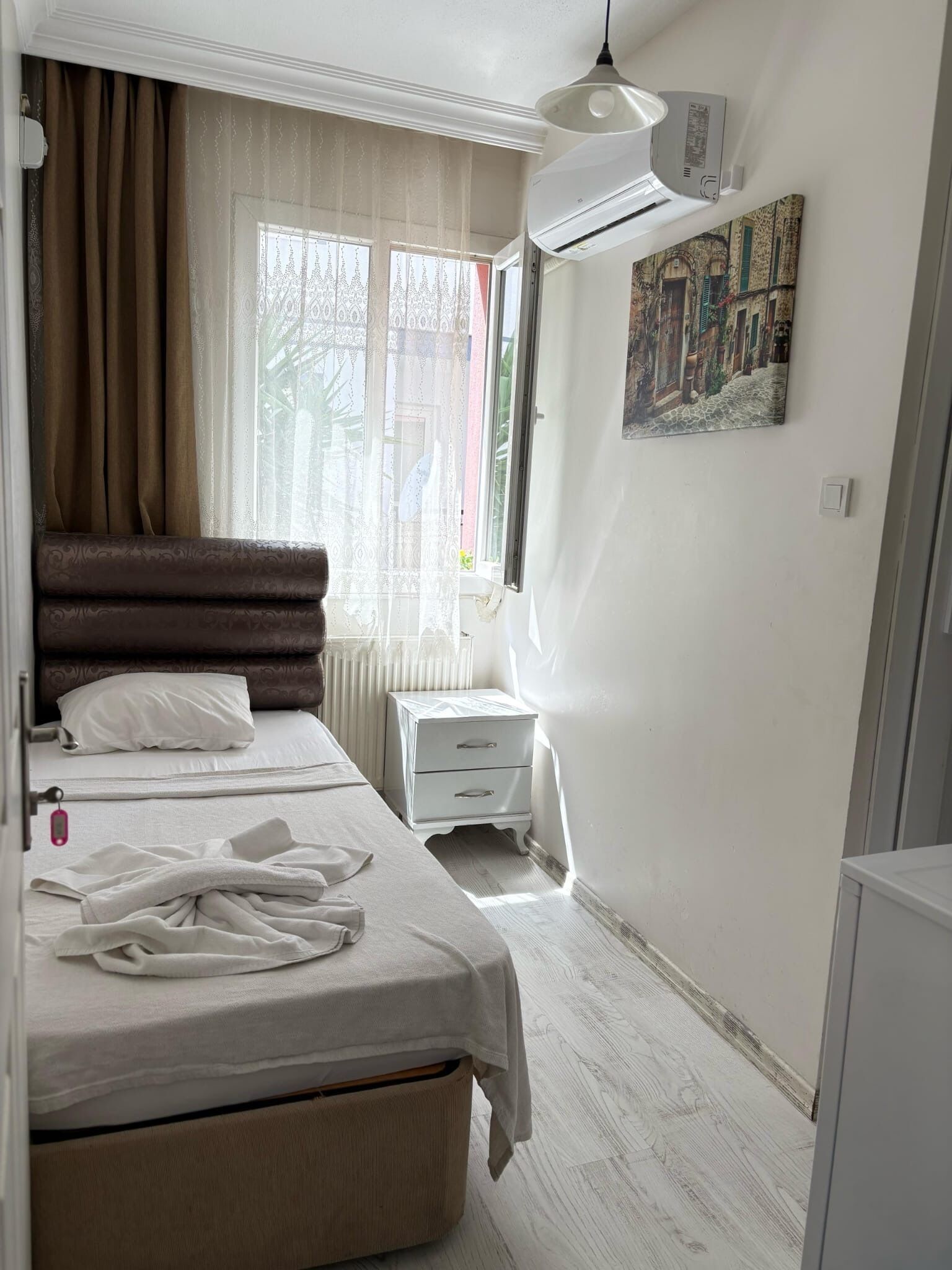 ห้องเบสิก, เตียงเดี่ยว 1 เตียง, ปลอดบุหรี่, วิวเมือง | โต๊ะทำงาน, Wi-Fi ฟรี