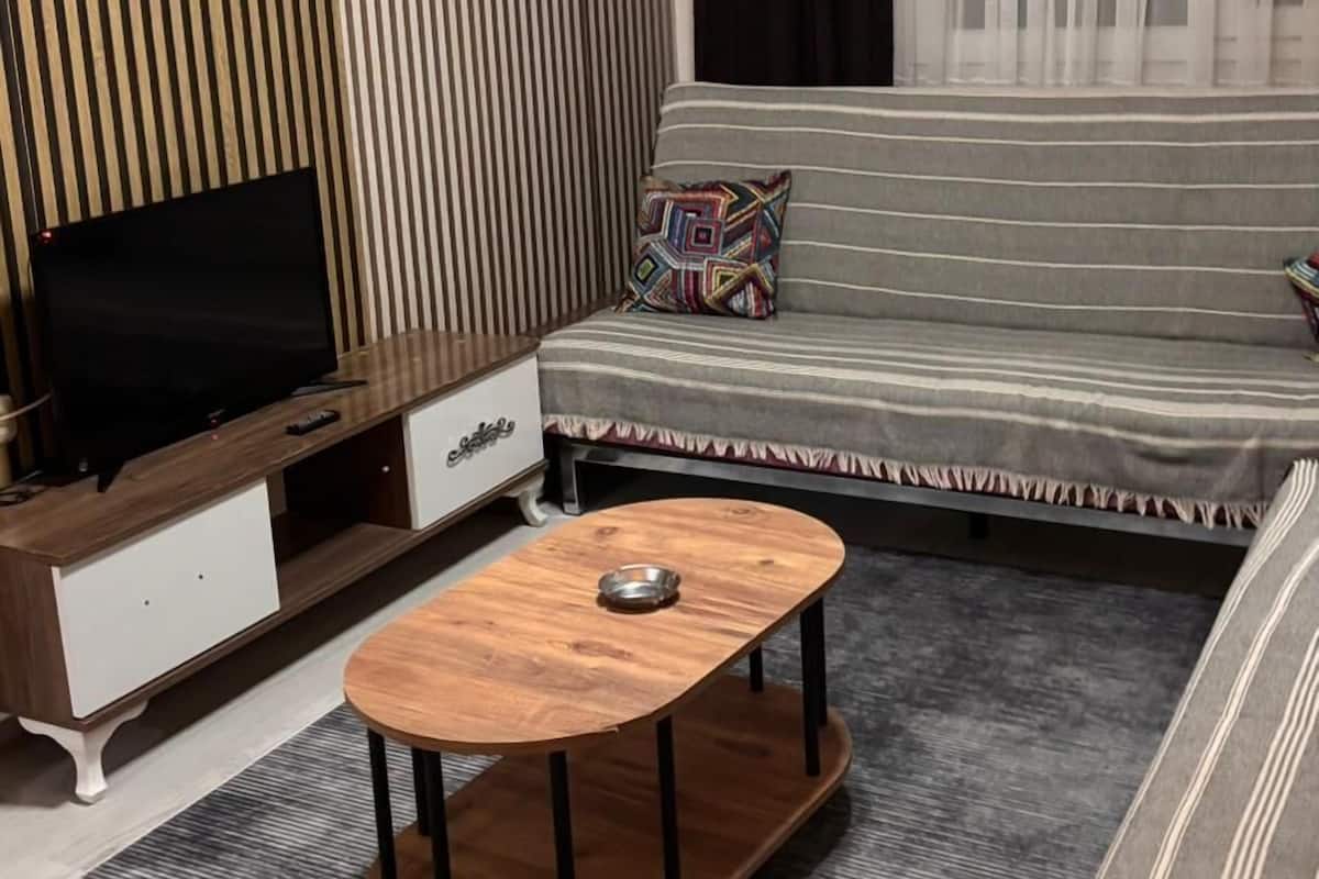 Appartamento, 2 camere da letto, non fumatori, vista città | Una scrivania, Wi-Fi gratuito