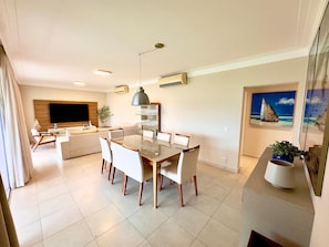 Dining - Beautiful apartment with ocean view, on Enseada beach, Guarujá. (Guaruj á)