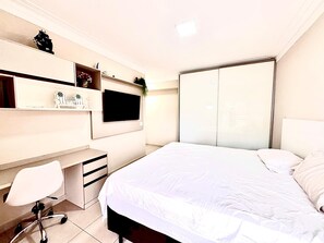 4 slaapkamers, een strijkplank/strijkijzer, wifi, beddengoed
