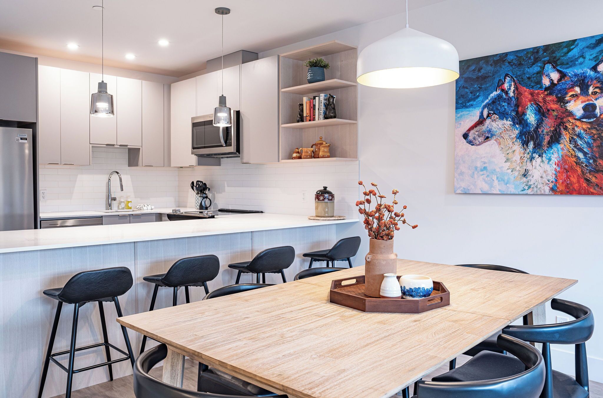 Bluebird Daze (Unit 4207) | In-room dining