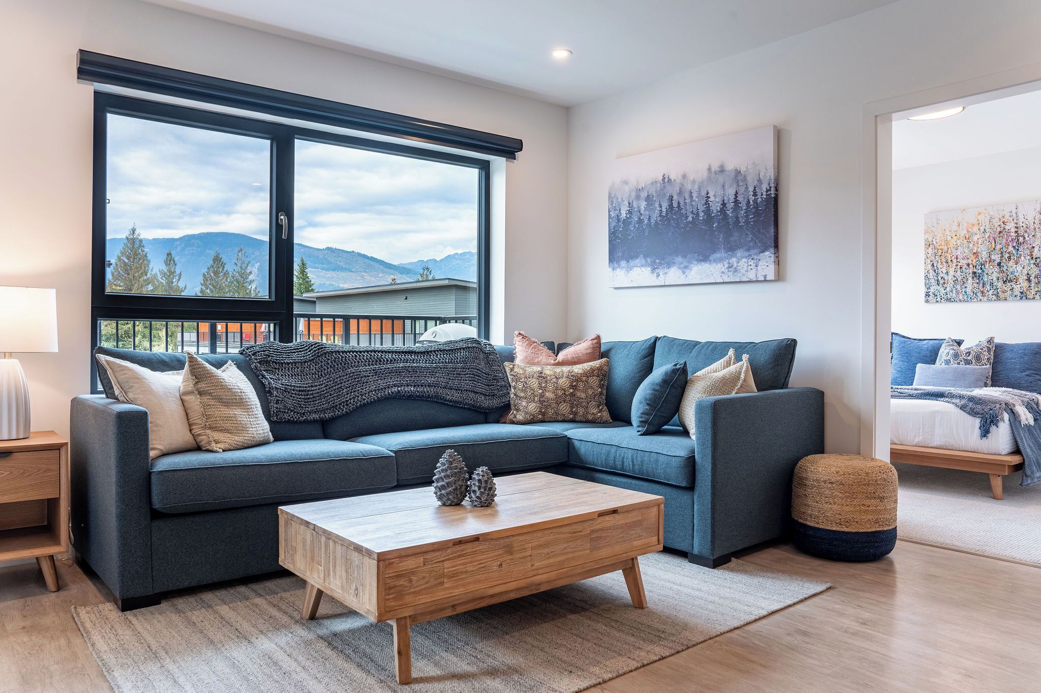 Bluebird Daze (Unit 4207) | Zona de estar | Una televisión de pantalla plana