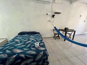 3 عدّة غرف نوم وواي فاي وملاءات أسرّة