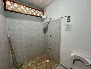 مناشف، صابون، ورق حمّام