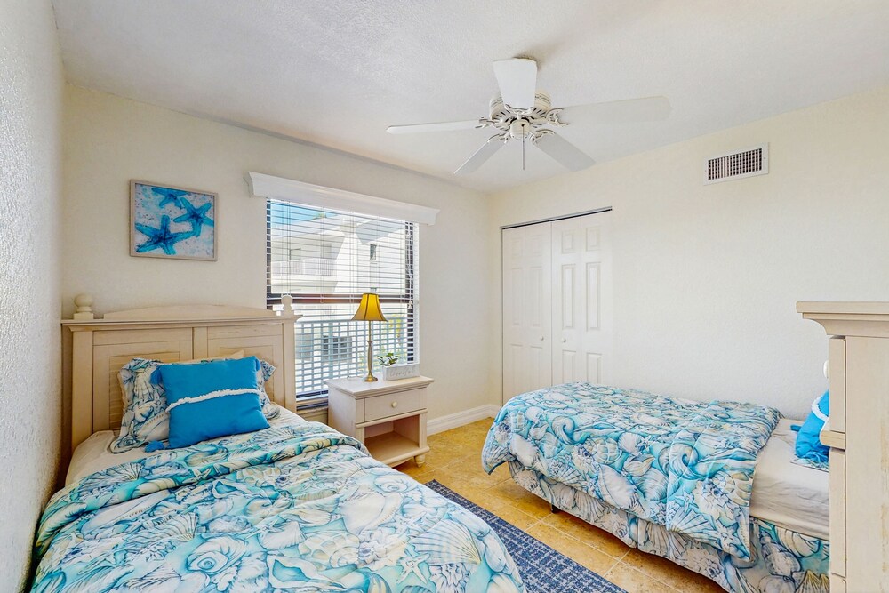 Curated visual reference: Private Rooftop Access Condos For Sale With Panoramic Views Reference: Beautiful Condo With Private Balcony Access WiFi And Panoramic Marina