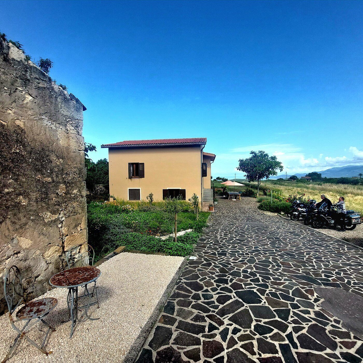 المنشأة من الخارج