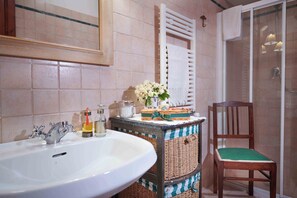 Apartment, Gartenblick | Badezimmer